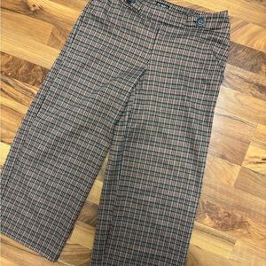 Adorable plaid stretchy pants, great for work. Comfy material